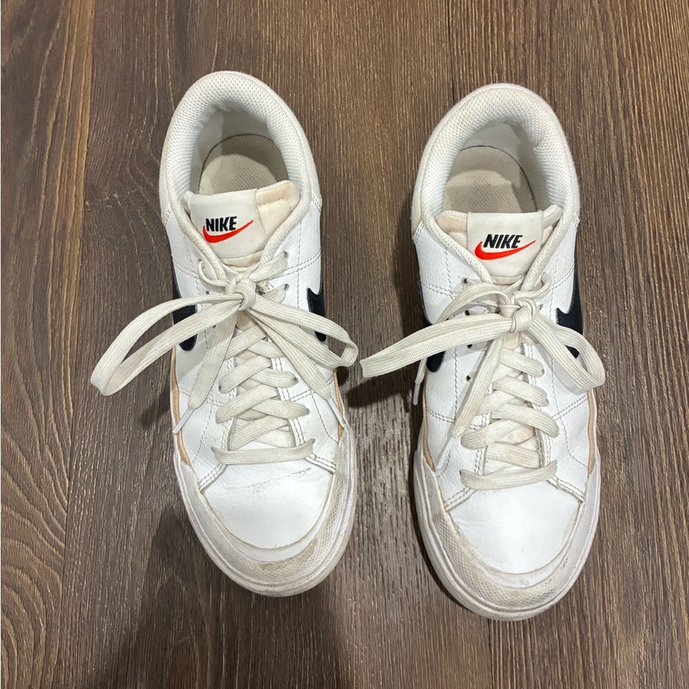 Nike women’s White Sneakers
